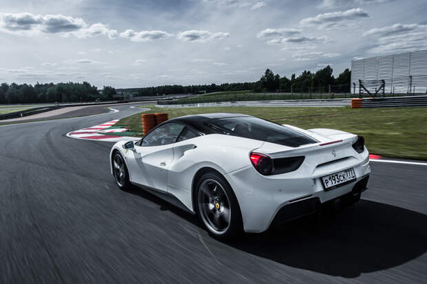 Тест-драйв турбо-Ferrari прошлого и настоящего. Часть I: Ferrari 488 GTB. Фото 4