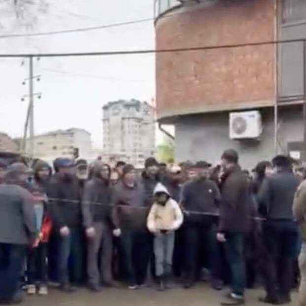 В Махачкале собрались сносить поплывшую многоэтажку