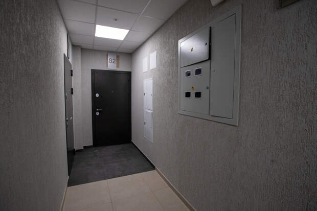 Юристы рассказали, как заставить соседей мыть пол в тамбуре