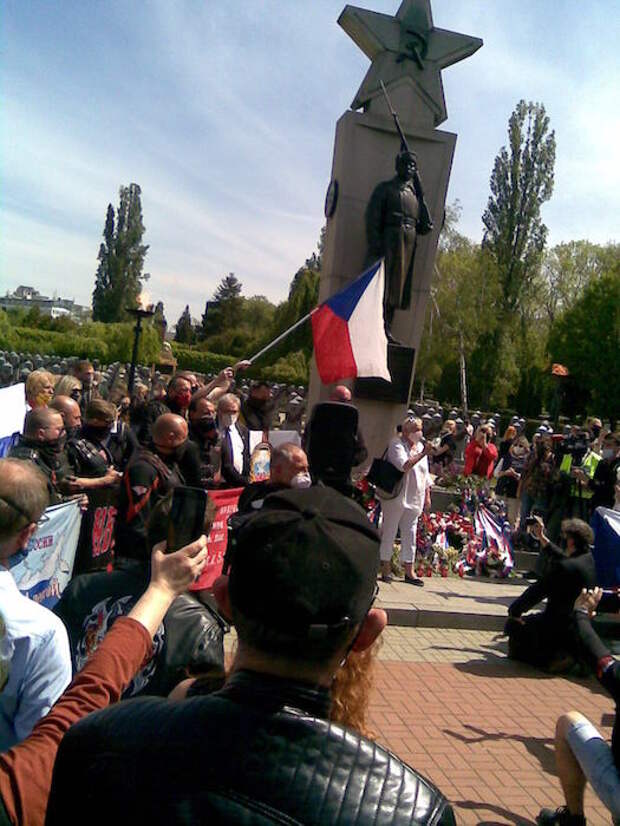 Прага, Олшанское военное кладбище, 08.05.20