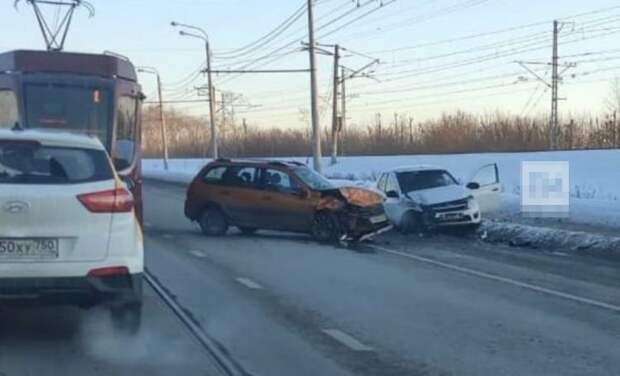 Авария дня. Лихач на "Ладе" вылетел на встречку в Казани