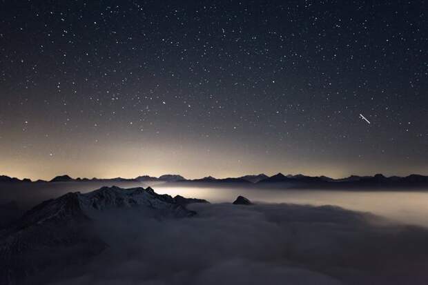 Ночь над облаками. Вид с горы Мон Шабертон высотой 3131 метр над уровнем моря, Франция горы, красиво, небо, облака, природа, творчество, фото, фотограф
