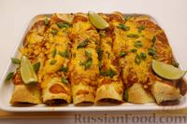 Фото к рецепту: Мексиканская энчилада с куриным фаршем и фасолью