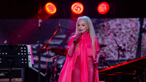 Лариса Долина не связалась с покупательницей квартиры