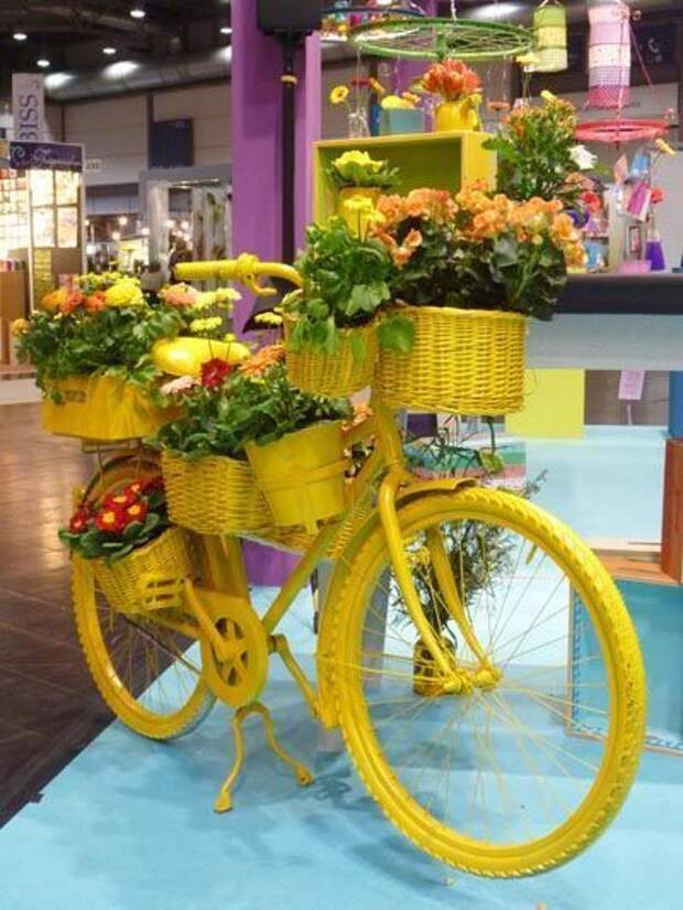 Декорирование старого велосипеда цветами