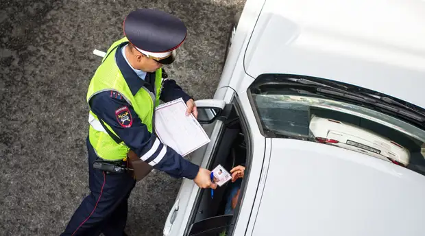 «Упрощает процесс оформления»: в России начали применять новый формат полиса ОСАГО