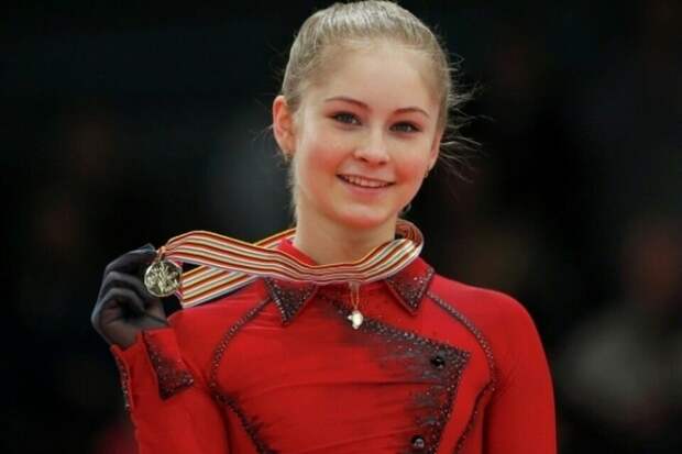 Юлия Липницкая . Золото в Сочи за командные соревнования. 