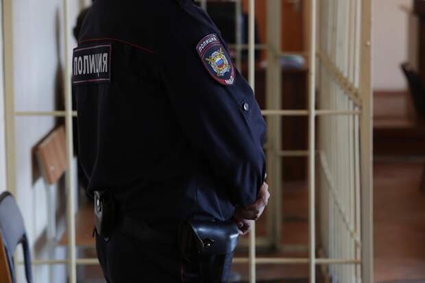 Петербуржец отсудил у МВД 39 тыс. рублей за снятые в отделе полиции штаны