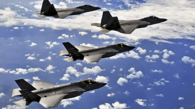 Над Венесуэлой самолеты США: «миротворец» Трамп нанес ракетный удар по Каракасу