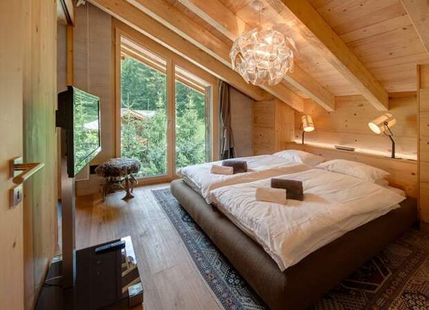 спальня на мансарде в современном стиле