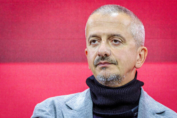 Богомолов попросил снять его с должности в Школе-студии МХАТ