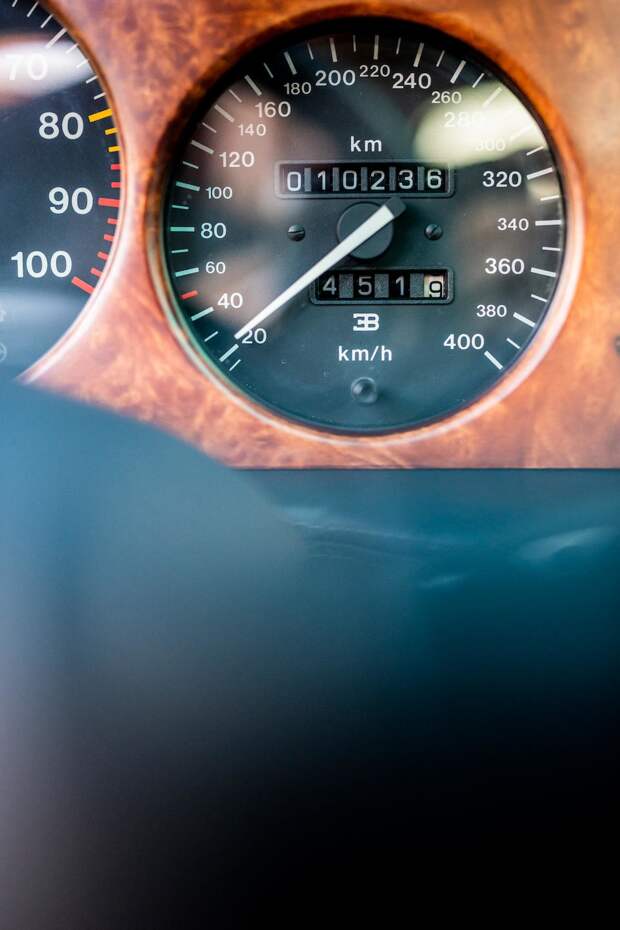 Редкий и легендарный Bugatti EB110 GT 1996 года