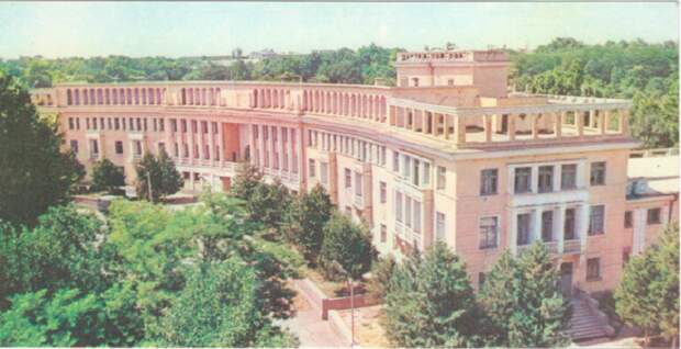 Дворец текстильщиков в Ташкенте. Построен ворвавшимися с город русскими варварами