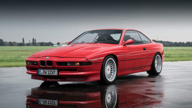 Bmw 8. Последний раз Alpina пересекалась с восьмой серией в 1992–1996 гг., когда построила 57 купе Alpina B12 5.7 с шестиступенчатой «механикой». Мотор V12 (416 л.с.) получил модифицированные коленвал, впуск, газораспределение и выпуск, а углепластиковый капот — воздухозаборник NACA. Разгон 0-100 занимал 5,8 с, максималка равнялась 300 км/ч.