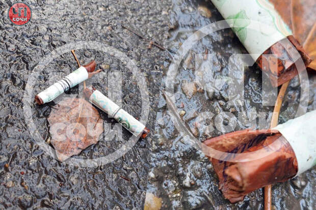 В Сочи на дороге нашли подозрительные предметы, обмотанные купюрами