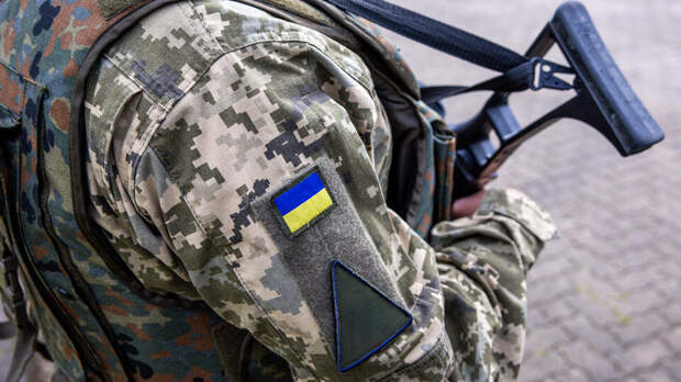 Боевик ВСУ угрожал застрелить беженку за разговоры на русском