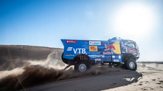 Победа Шибалова, продвижение Карякина и авария Алонсо: десятый этап «Дакара» был прерван из-за погодных условий