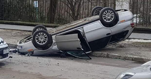 ДТП, в результате которого автомобиль перевернулся на крышу