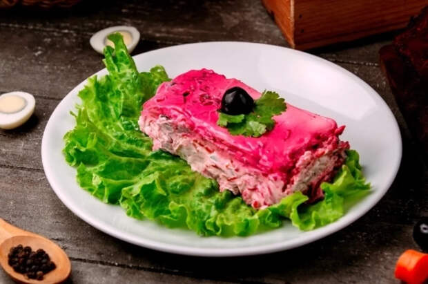 Шеф-повар Савельев дал пошаговый рецепт вкусной селедки под шубой