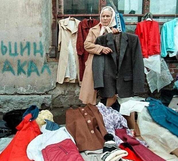 4. Торговали тогда везде, где было свободное место 90-е, комок, ларек, магазины 90-х, ностальгия