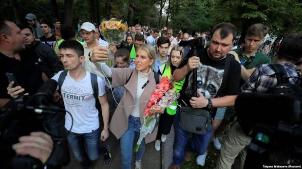 https://yandex.ru/images/search?text=соболь%20любовь%20на%20митинге%20селфи&lr=119829&pos=11&img_url=https%3A%2F%2Fgdb.rferl.org%2FB0CF3E78-6FFA-4B44-B1A5-7308F2C0F231_w987_r1_s.jpg&rpt=simage