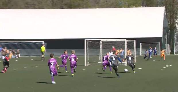В Петербург прибыли 12 детских коллективов для участия в футбольном турнире среди воспитанников детдомов