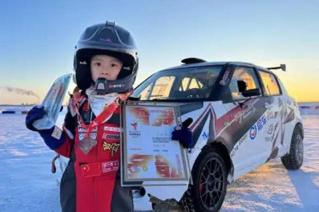 OC: в Китае 5-летний мальчик стал самым юным автогонщиком в истории