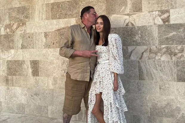 Невеста Григория Лепса показала фигуру в белье из Парижа