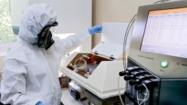 В центре Гамалеи рассказали о защите вакцин при заболевании штаммом «омикрон»