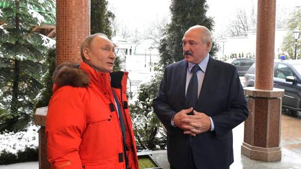 Россия намекает. Лукашенко продолжает стоять на коленях