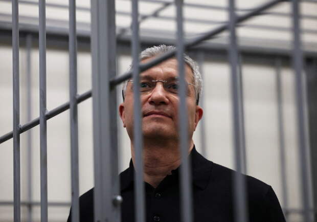 Отменено решение об изъятии дома и земли у бывшего замглавы Минобороны России