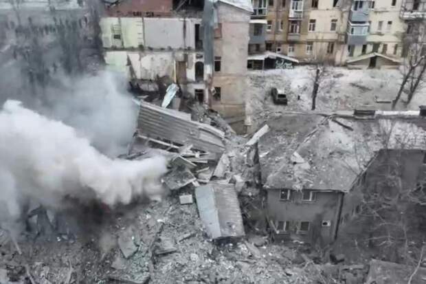 Украина приступила к самоуничтожению: склад боеприпасов в Харькове подорвали вместе с боевиками