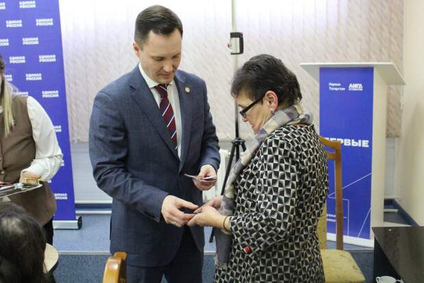 В Новошешминском районе матерям и женам бойцов СВО передали государственные награды