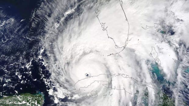 На Флориду надвигается грозящий "катастрофическими разрушениями" ураган "Ян"