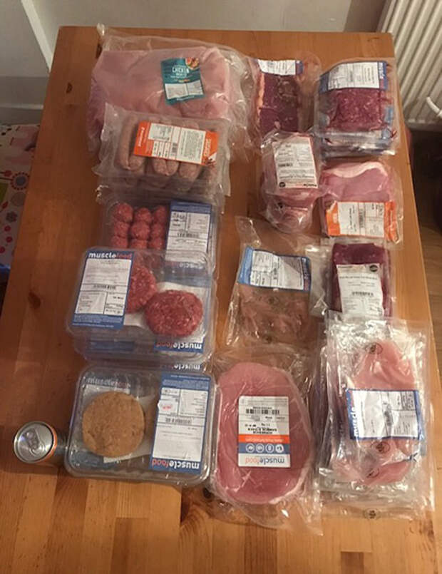 Ханны стараются купить мясные продукты в дни распродажи. Ханны стараются купить мясные продукты в дни распродажи.