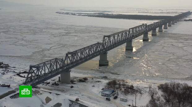 По китайскому мосту через Амур прошли первые грузовые поезда