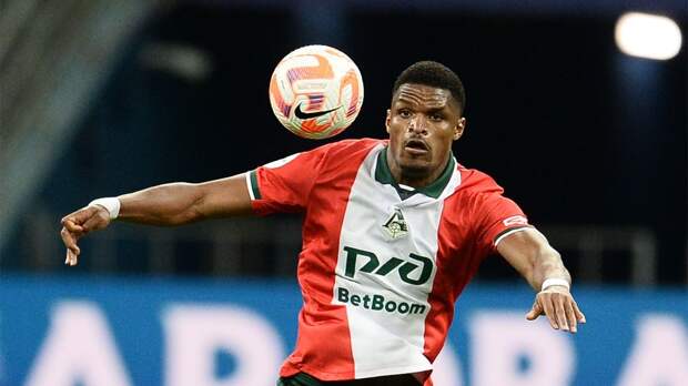 Защитник «Локомотива» разговаривал о России в сборной Камеруна: «Некоторые имеют возможность перейти в РПЛ»