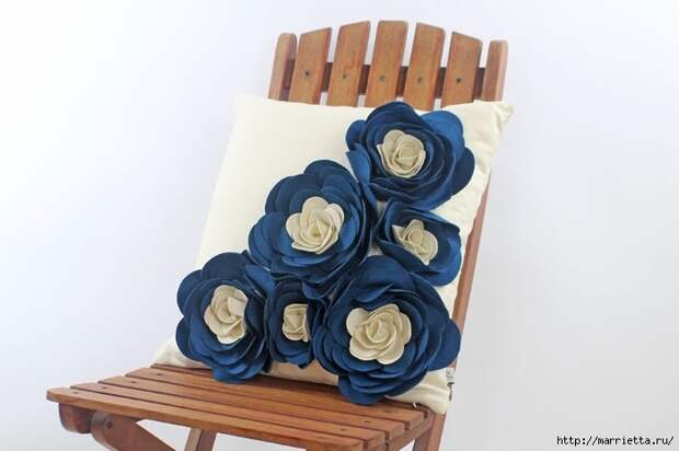 Красивые подушки с цветами из фетра. Идеи и мастер-класс (26) (700x465, 143Kb)