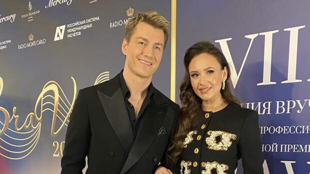 Гарифуллина с шикарным кольцом, Долина — в сережках за 400 тысяч: звезды блистали на премии BraVо