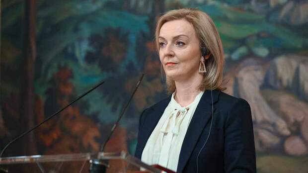 Королева Великобритании утвердила перестановки в правительстве страны