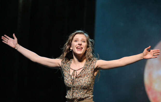 Лиза Арзамасова показала полуторагодовалую дочь в своих туфлях и умилила народ