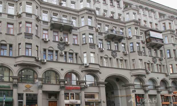 В Москве по сниженной ставке продают помещение в доме 1917 года на Петровке