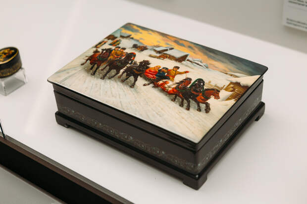 Экспозиция выставки «Лаки. Большая история в миниатюре»