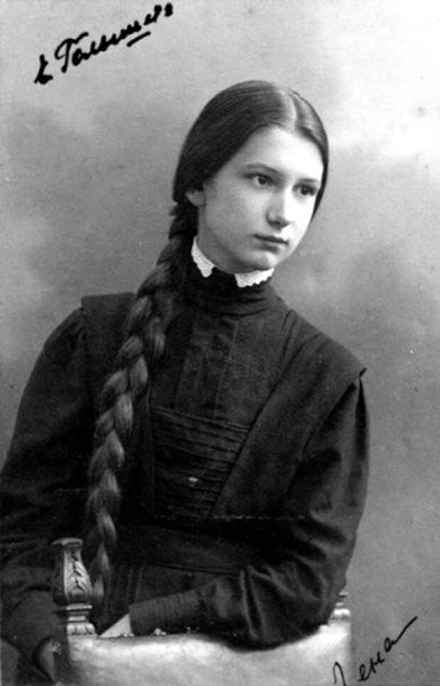 Лена - дочка профессора Николая Егоровича Жуковского.