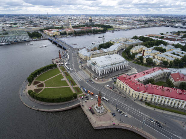 Как в Санкт-Петербурге отметили День города 2024: грандиозные концерты и гуляющие до утра жители