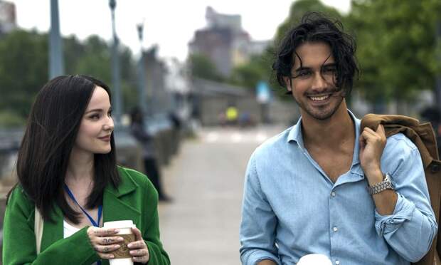 Встречается только со знаменитостями и поет в группе: 5 фактов о звезде сериала «56 дней» Эване Джогиа