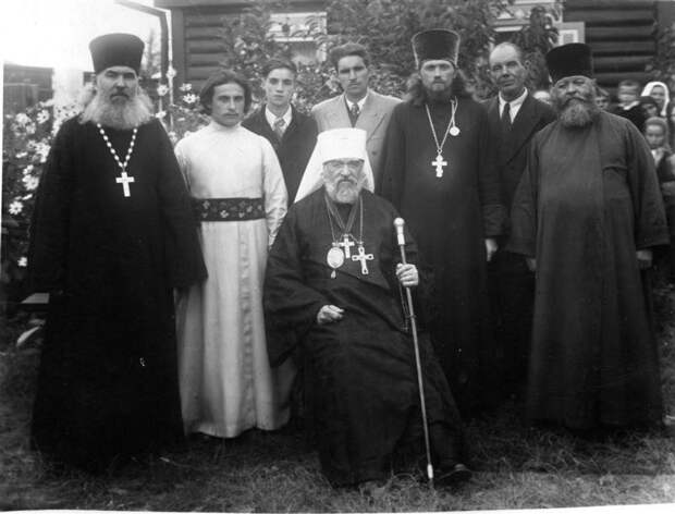 Ряса и хитон: почему одеяния православных священников похожи на платья