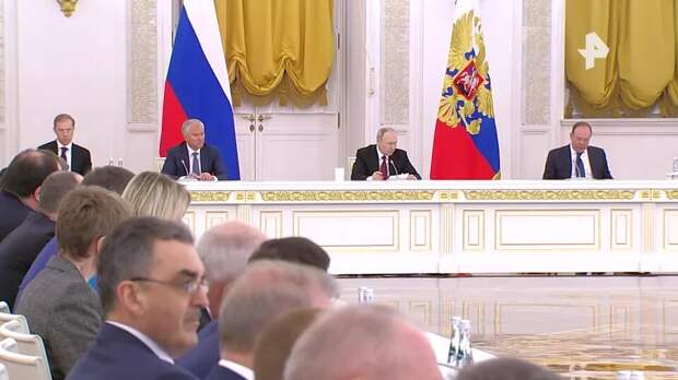 Путин ответил на предложение о полной отмене платного образования по инженерии