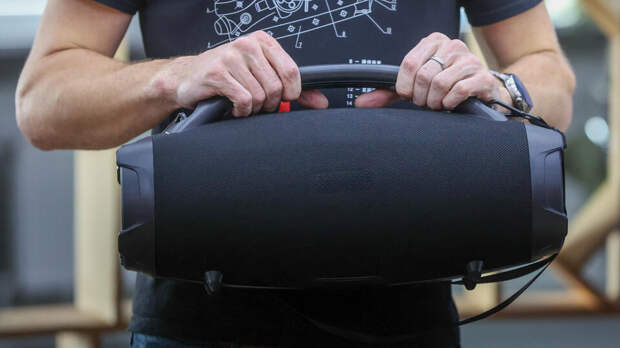 Житель Архангельска пытал соседей громкой музыкой