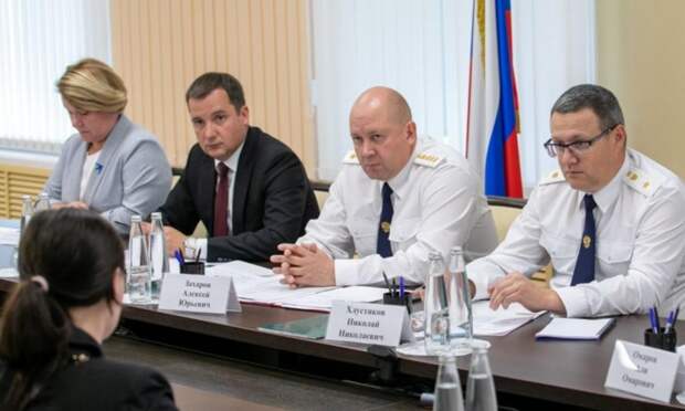 Заместитель генпрокурора РФ Алексей Захаров и губернатор Архангельской области Александр Цыбульский провели личный приём граждан